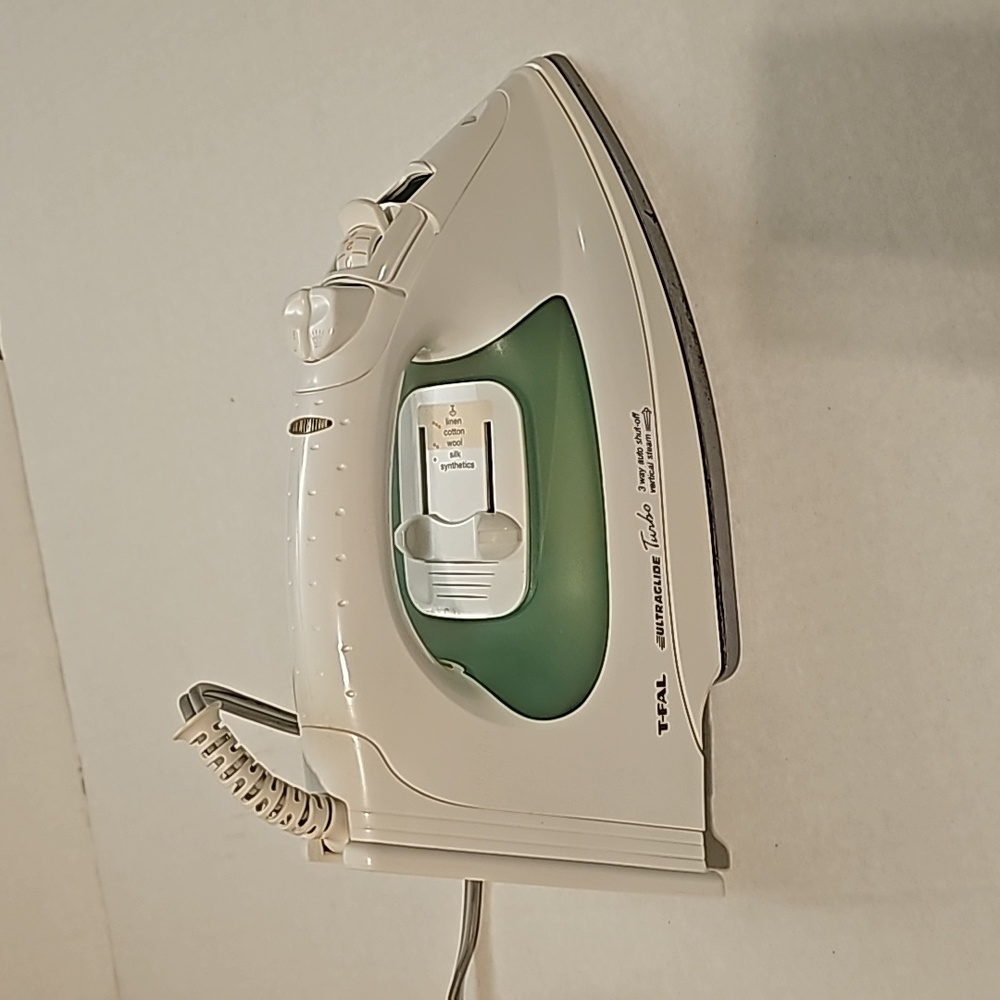 T-FAL IRON - Picture 3 of 16